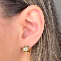 Brinco Largo Fecho Click Cruz Cravejada Banhado em Ouro 18k