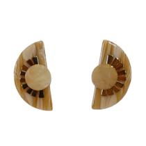 Brinco Leque em Resina Off White - Acessório Moderno e Versátil