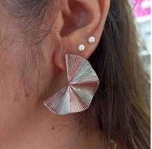 Brinco Leque Texturizado grande Feminino metal Folheado Ouro Dourado e Prata Par de Brincos Antialérgico Luxo Tendencia