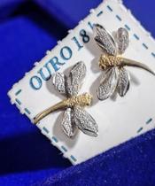 Brinco Libélula Ouro Amarelo e Branco 18 Kilates Peso 1.20 Gramas 10 mm Brinco Libélula Ouro Amarelo e Branco 18 Kilates Peso 1.20 Gramas 10 mm