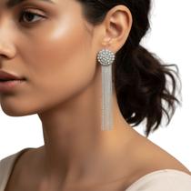 Brinco Longo de Corrente Prateado com Strass de Pressão