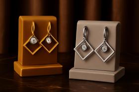 Brinco Losango com Pedras Zircônia Sofisticação e Conforto em Aço Inoxidável Brinco Losango com Pedras Zircônia Sofisticação e Conforto em Aço Inoxidável