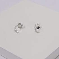 Brinco Lua Cravejado com Zircônias Folheado a Prata