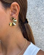 Brinco martelado meia lua gold banhado a ouro 18k