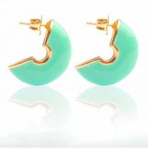 Brinco Meia Lua com Banho de Ouro Resinado