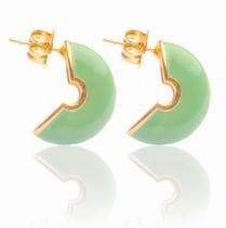 Brinco Meia Lua com Banho de Ouro Resinado Verde