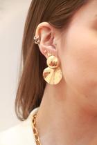 Brinco Melina. O poder de um acessório está nos detalhes Brinco Melina grande banhado a ouro, para mulheres que gostam de marcar presença