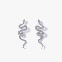 Brinco metálico serpente texturizada