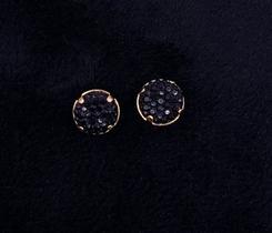 Brinco Micro Zircônias Preto Pequeno Banhado em Ouro 18K Brinco Micro Zircônias Preto Pequeno Banhado em Ouro 18K