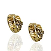 Brinco Mini Argola com Cruz e Micro Zircônia Folheado a Ouro 18K Cristal Dourado Brinco Mini Argola com Cruz e Micro Zircônia Folheado a Ouro 18K Cristal Dourado