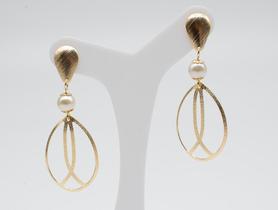 Brinco Navete Estilizado com Pérola e Base Oval Banhado em Ouro 18K