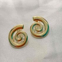 Brinco orgânico aspiral liso banhado a ouro 18k Brinco orgânico aspiral liso banhado a ouro 18k