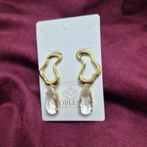 Brinco orgânico com cristal banhado ouro 18k