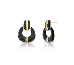 Brinco Oval em Pêndulo Esmaltado Preto Banhado a Ouro - 3 cm x 2,2 cm Brinco Oval em Pêndulo Esmaltado Preto Banhado a Ouro - 3 cm x 2,2 cm