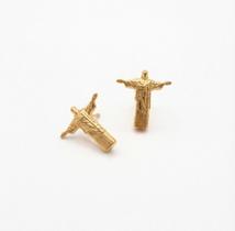 Brinco Pequeno Cristo Redentor Delicado Folheado a Ouro 18k