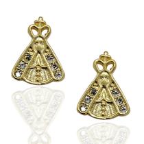 Brinco Pequeno Nossa Senhora com Strass Folheado a Ouro 18K Dourado e Grafite