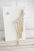 Brinco piercing earcuff folheado com strass e ponto de luz banho:dourado