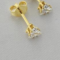 Brinco Ponto de Luz de Zircônia em Formato Triangular P - Banhado em Ouro 18k Brinco Ponto de Luz de Zircônia em Formato Triangular P - Banhado em Ouro 18k