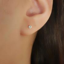 Brinco Ponto de Luz Redondo 0.3cm com Zircônias Banhado em Ouro18k Brinco Ponto de Luz Redondo 0.3cm com Zircônias Banhado em Ouro18k