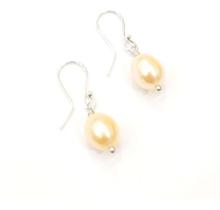 Brinco Prata E Perola Natural Salmão Para O Dia A Dia