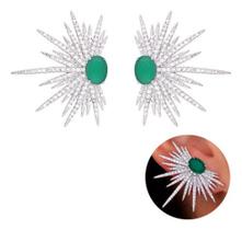 Brinco Prateado Cravejado com Pedra de Zircônia Verde