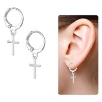 Brinco PRI Style Tranqueta Folheado A Prata Antialérgico Com Pingente Em Forma De Cruz