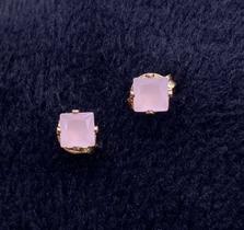 Brinco Quadrado Pequeno Zircônia Rosa Banhado em Ouro 18K Brinco Quadrado Pequeno Zircônia Rosa Banhado em Ouro 18K