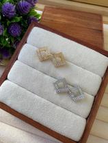 Brinco retangular dourado ou prata em pedras Brinco retangular dourado ou prata em pedras