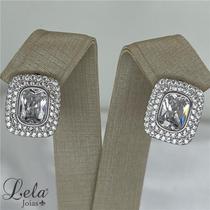 Brinco retangular pequeno cravejado folheado a ródio branco