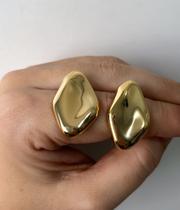 Brinco Rocha Orgânica - Semijoia Banhada a Ouro 18K