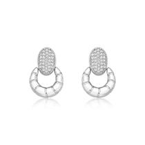 Brinco Semijoia Base Oval Cravejada com Detalhe Círculo Brinco Semijoia Base Oval Cravejada com Detalhe Círculo
