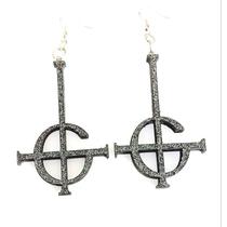 Brinco Símbolo da Banda Ghost BC: Represente Seus Valores com Estilo Brinco Símbolo da Banda Ghost BC: Represente Seus Valores com Estilo