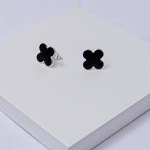 Brinco Trevo Preto Folheado a Prata