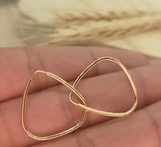 Brinco triangular ouro 18 k