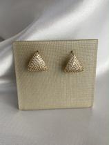 Brinco triangulo cravejado Brinco triangulo cravejado