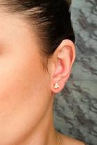 Brinco Triângulo De Zircônia Banhado Em Ouro 18k Cor:dourado Brinco Triângulo De Zircônia Banhado Em Ouro 18k Cor:dourado