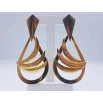 Brinco triângulo folhas banhado a ouro 18k