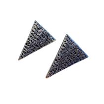 Brinco Triangulo Grande com Desenho Egípcio