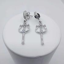 Brinco tridente cravejado mm zircônia banhado a rhodium Brinco tridente cravejado mm zircônia banhado a rhodium