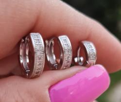 Brinco trio de argolinhas cravejado com zircônias Brinco trio de argolinhas cravejado com zircônias