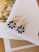 Brincos banhado a Ouro Argolas com detalhe em preto e branco