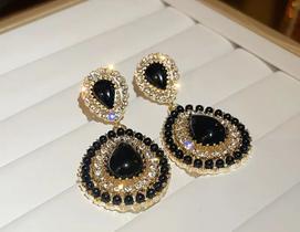 Brincos com zirconia e pedra ônix Brincos com zirconia e pedra ônix