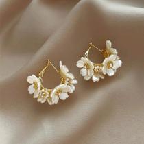 Brincos de Argola com Pérolas de Imitação - Estilo Floral Coreano Brincos de Argola com Pérolas de Imitação - Estilo Floral Coreano