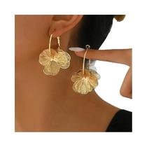 Brincos De Argola Com Pingente De Borboleta E Flor Vintage Dourada Para Acessórios De Joias De Festa Brincos De Argola Com Pingente De Borboleta E Flor Vintage Dourada Para Acessórios De Joias De Festa