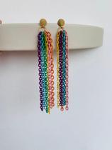Brincos de base a ouro com franjas colorido Rainbow Carnaval Brincos de base a ouro com franjas colorido Rainbow Carnaval