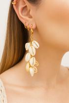 Brincos de base folhada a ouro com búzios verdadeiros Brincos de base folhada a ouro com búzios verdadeiros