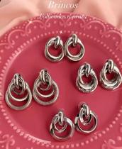 Brincos de base folheado a prata leve