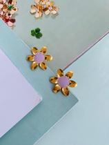 Brincos de base folheados a ouro modelo flor esmaltada Verão