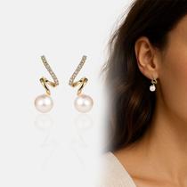Brincos Dourado Com Pérola e Zircônias Moderno e Elegante