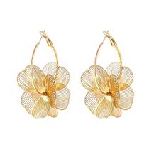 Brincos Dourados Clowich com Flor 3D e Argola